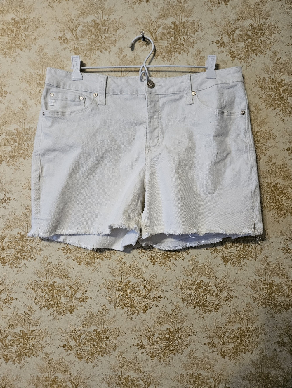 Seven7 Size 12 White Weekend Denim Shorts